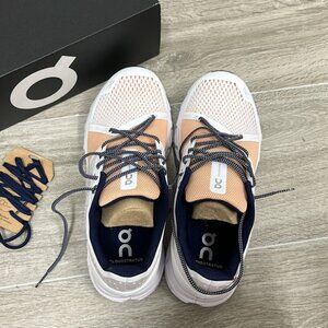 NWT ON Running Women's Cloudstratus Sneaker